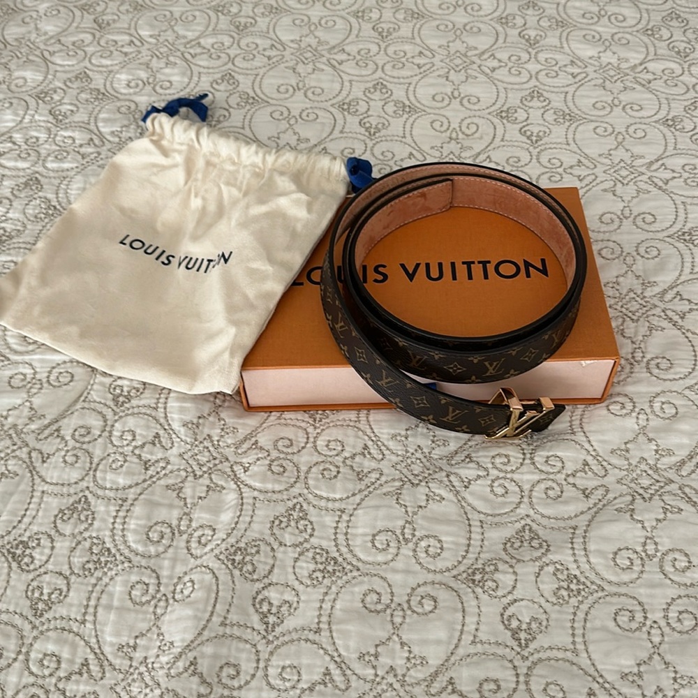 LV women belt.